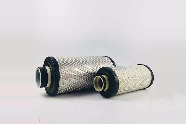 对于空气滤清器冒烟的发动机,可以拆下进气管,然后观察气缸盖的进气口 对于空气滤清器冒烟的发动机,可以拆下进气管,然后观察气缸盖的进气口